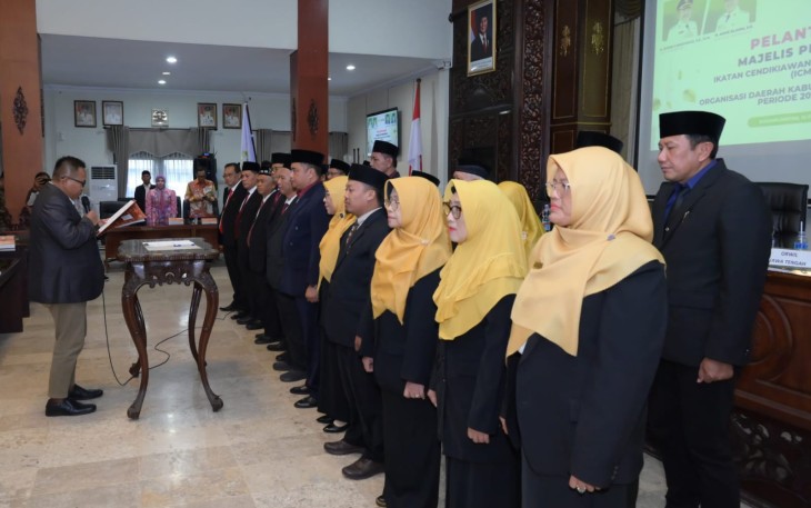 Pelantikan Pengurus ICMI Kabupaten Karanganyar periode 2026–2031, di Ruang Rapat Paripurna DPRD Kabupaten Karanganyar, Minggu (15/2/2026).