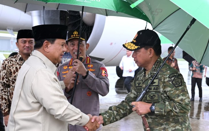 Panglima TNI saat sambut Kedatangan Presiden RI di Pangkalan TNI AU Halim PK.