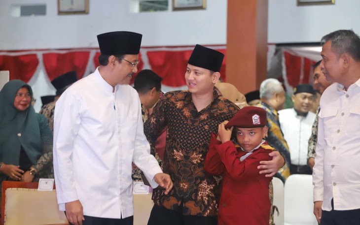 Menteri Sosial RI, Syaifulloh Yusuf, saat berkunjung di Kabupaten Trenggalek, di dampingi Bupati Trenggalek, Mochamad Nur Arifin.