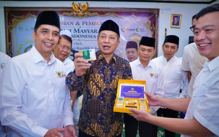  Menteri Koperasi (Menkop) Ferry Juliantono meresmikan Koperasi Masyarakat Cinta Masjid Indonesia (MCMI) yang berlokasi di Masjid Sunda Kelapa, Jakarta, Sabtu (14/3)