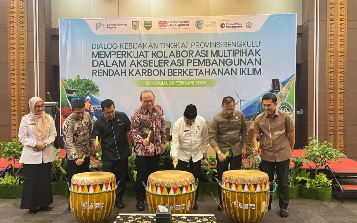 Sosialisasi Pembangunan Rendah Karbon dan Berketahanan Iklim (PRKBI) di Hotel Santika, Kamis (26/2) /Foto : MC 