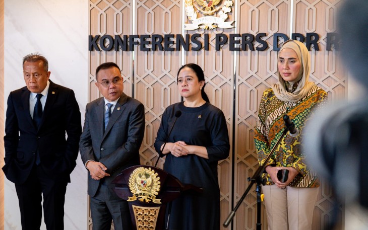 Ketua DPR RI Puan Maharani seusai Rapat Paripurna Masa Persidangan IV Tahun Sidang 2025-2026 DPR yang digelar di Gedung Nusantara II, Kompleks Parlemen, Senayan, Jakarta, Kamis (12/3/2026).