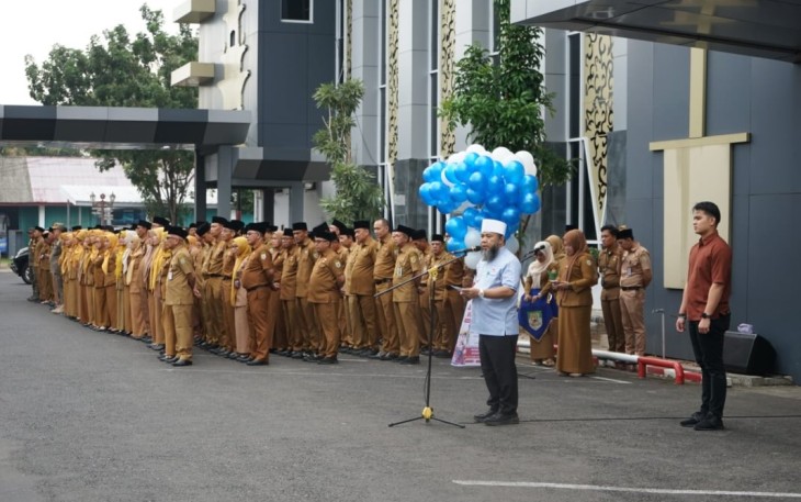 Gubernur Bengkulu, Helmi Hasan, bersama Wakil Gubernur Mian menggelar kegiatan halalbihalal bersama Aparatur Sipil Negara (ASN) Pemerintah Provinsi Bengkulu di Kantor Gubernur, Senin (30/3) /Foto : MC 