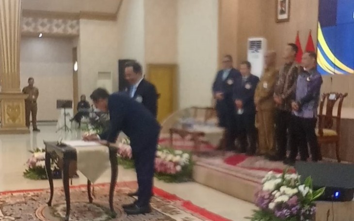 Pelantikan pengurus IKA Unair Cabang Jember di Pendopo Wahyawibawagraha, Senin (27/7/26).