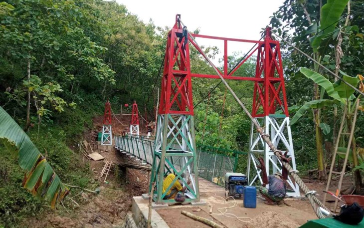 Jembatan Gantung Sungai Kalisat Dusun Karang, Desa Pagutan