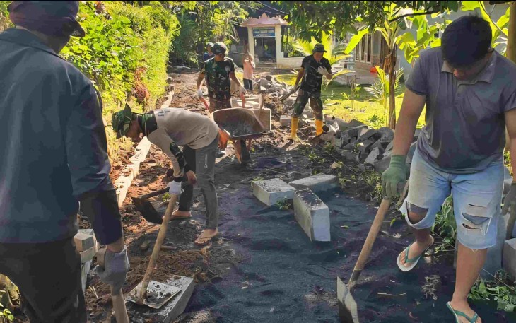 Pemasangan pavingisasi di Dusun Klagin