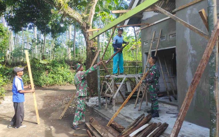 Pengerjaan RTLH milik Seniwati di Dusun Klagin 