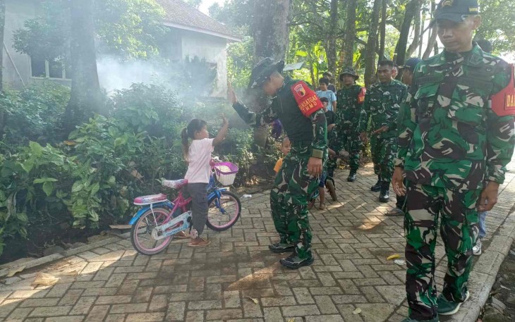 Keceriaan anak-anak bersepeda menyambut Dansatgas 