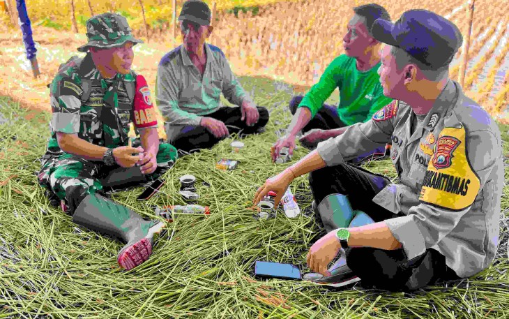 Komsos bersama warga desa binaan