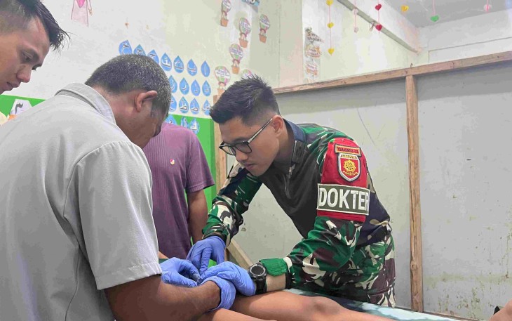 Bakti sosial sunatan massal di perbatasan