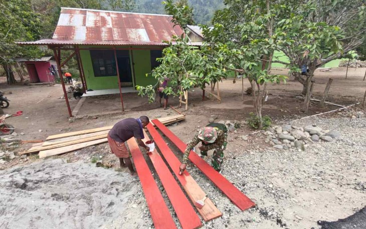 Papan lispang rumah warga Kampung Yamboi