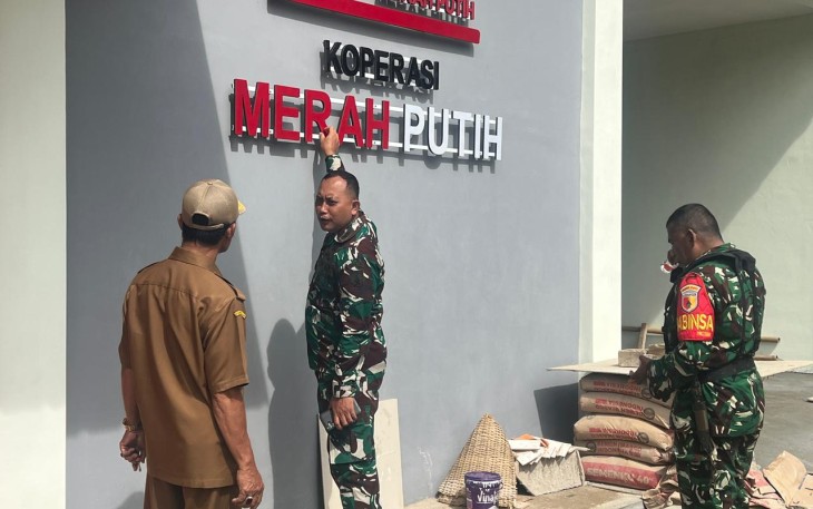 Dandim 0801/Pacitan Letkol Arh Imam Musahirul saat meninjau progres pembangunan KDKMP wilayah desa Bangunsari, Rabu (21/1)