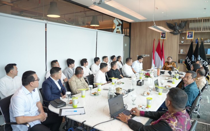 Menteri Ekonomi Kreatif, Teuku Riefky Harsya, menerima audiensi Generasi Muda Pembaharu Indonesia (GEMPAR) di Kantor Kementerian Ekraf, Jakarta, Selasa (3/2/2026)