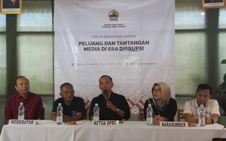 Acara FGD "Peluang dan Tantangan Media di Era Disrupsi" yang digelar Sekretariat DPRD Jawa Tengah bersama para awak media, di salah satu rumah makan di kawasan Cangakan, Karanganyar, Selasa (10/2/2026)