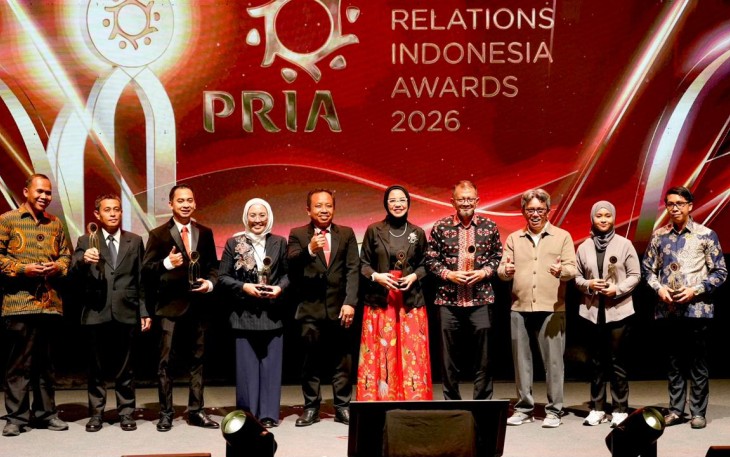 Kepala Biro Hukum dan Humas BGN, Khairul Hidayati foto bersama usai menerima penghargaan PRIA 2026 di Yogyakarta, Jum'at (13/2)