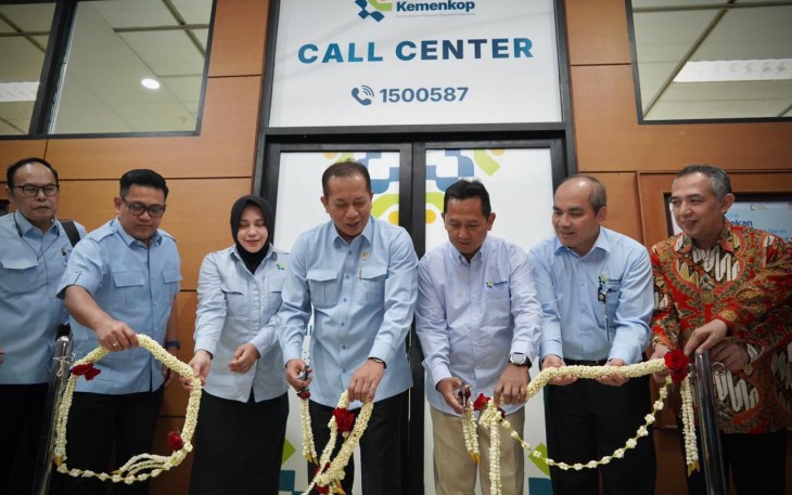 Menkop Ferry Juliantono resmikan call center Kopdes Merah Putih di Jakarta, Rabu (18/2)