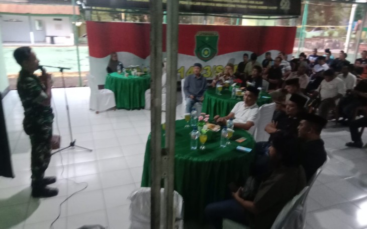 Buka puasa bersama bersama masyarakat 
