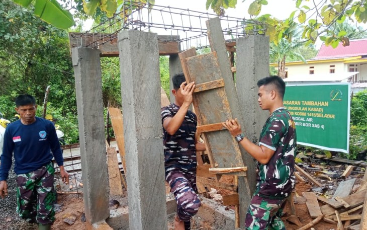 Personel TNI AL berjibaku pengerjaan sasaran fisik 