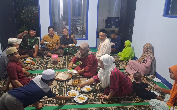 Suasana makan bersama dirumah warga dusun Klagin