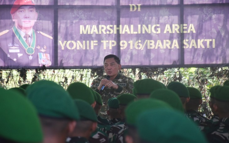 Menteri Pertahanan Republik Indonesia Jenderal TNI (Purn) Sjafrie Sjamsoeddin melaksanakan kunjungan kerja ke lokasi pembangunan Batalyon Infanteri Teritorial Pembangunan (Yonif TP) 916/Bara Sakti di Rusunawa Tangkoko