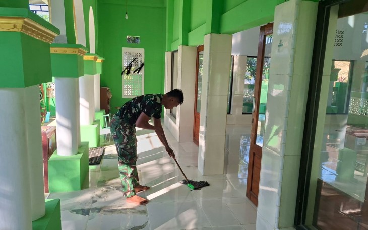 Kerja bakti bersihkan Masjid Nurul Jannah
