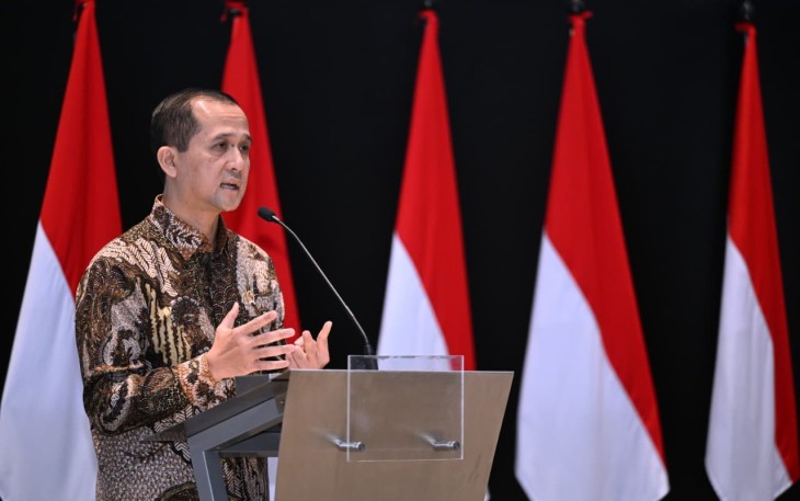 Menteri Transmigrasi M. Iftitah Sulaiman Suryanagara