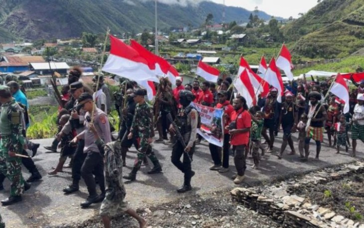 Peringatan Hari Lahir Pancasila 800 Warga Puncak Jaya Kirab Bendera 50 Meter