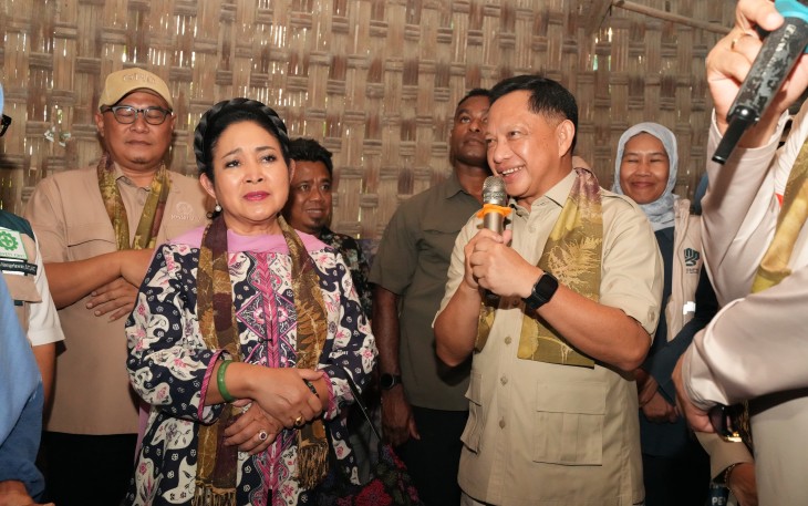 Menteri Dalam Negeri (Mendagri) Muhammad Tito Karnavian bersama Menteri Perumahan dan Kawasan Permukiman (PKP) Maruarar Sirait meninjau langsung penerima program Bantuan Stimulan Perumahan Swadaya (BSPS) atau bedah rumah di Kabupaten Bantul, Daerah Istimewa Yogyakarta, Kamis (4/6/2026)