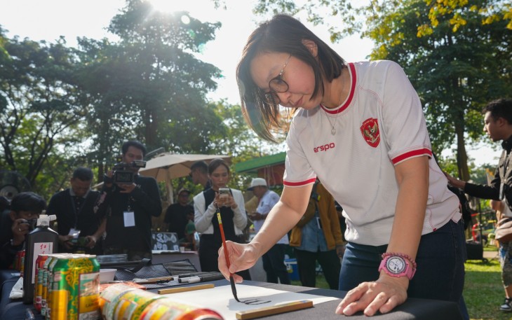 Wakil Menteri Ekonomi Kreatif, Irene Umar, menghadiri Festival Jamu Nusantara oleh Acaraki di kawasan Hutan Kota Gelora Bung Karno (GBK), Jakarta, Minggu (7/6/2026)