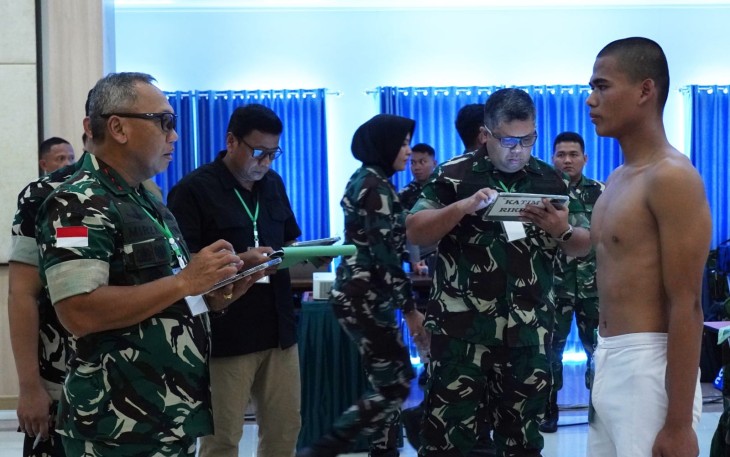 Pangdam XIII/Merdeka, Mayjen TNI Mirza Agus, S.I.P., memimpin Sidang Sub Panitia Pusat (Subpanpus) Calon Bintara Prajurit Karier (Caba PK) Gelombang II Tahun Anggaran 2026 yang digelar di Makodam XIII/Merdeka, Selasa (9/6)