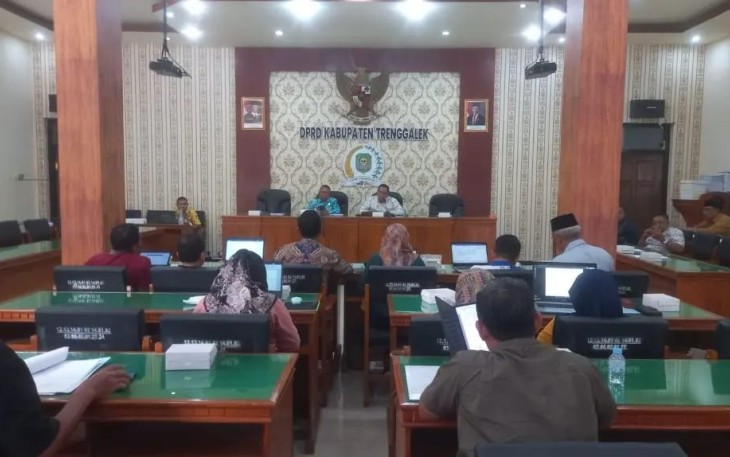 Pansus II DPRD Trenggalek, Rapat Kerja Dengan Tim Asistensi 
