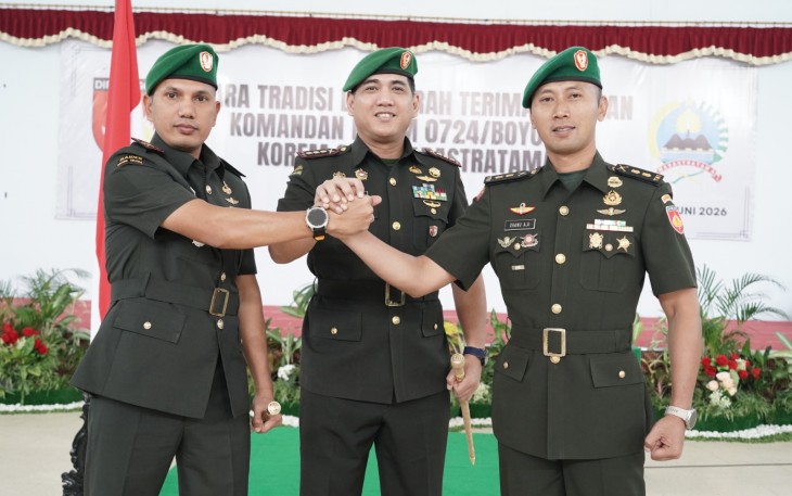 Komandan Korem 074/Warastratama, Kolonel Inf M. Arry Yudistira, S.I.P., M.I.Pol., M.Han., memimpin upacara Serah Terima Jabatan (Sertijab) Komandan Kodim 0724/Boyolali dari Letkol Inf Dhanu Anggoro Asmoro, S.E., kepada Letkol Inf Gunawan Nurbathin, Kamis (18/06/2026)