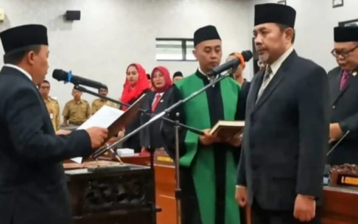Komarudin Resmi Dilantik Jadi Anggota DPRD Trenggalek