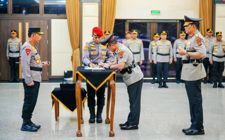 Kapolri Pimpin Pelantikan dan Sertijab Enam Kapolda Jajaran
