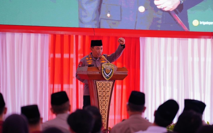 Kapolri Jenderal Listyo Sigit Prabowo menghadiri acara penutupan pendidikan patihan dasar nasional (Diklatsarnas) Komando Pusat Brigade Persis di Satlat Brimob Cikeas, Gunung Putri, Bogor, Jawa Barat (Jabar), Senin (6/7/2026)