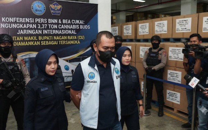 Badan Narkotika Nasional (BNN) RI bersama Direktorat Jenderal Bea dan Cukai berhasil membongkar jaringan narkotika internasional yang menyelundupkan 3,37 ton cannabis buds (kuncup bunga cannabinoid) asal Thailand
