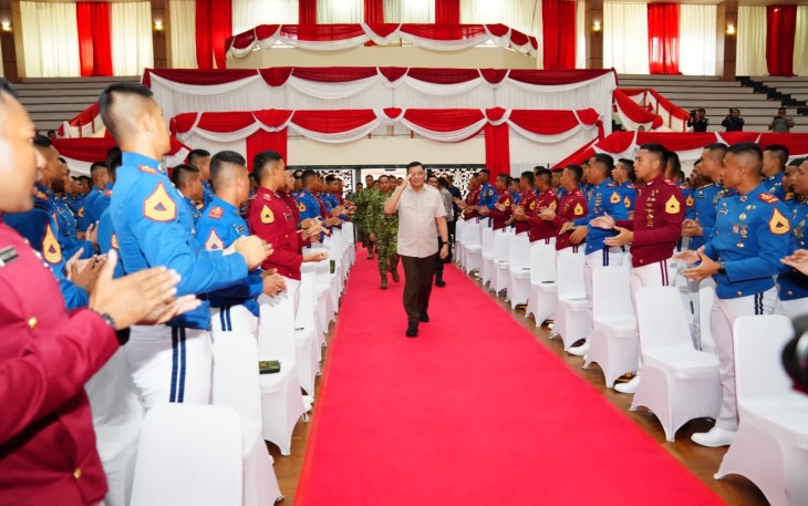 Panglima TNI Jenderal TNI Agus Subiyanto bersama Menteri Pertahanan RI Sjafrie Sjamsoeddin dan Kapolri Jenderal Pol Listyo Sigit Prabowo 