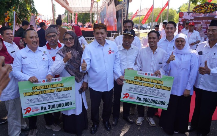 Menkop Apresiasi Puncak Peringatan Harkop dan Capaian KDKMP di Jatim