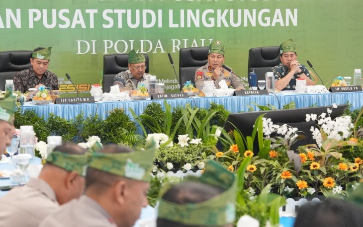 Kepala Divisi Hubungan Masyarakat (Kadiv Humas) Polri Irjen Pol. Johnny Eddizon Isir, S.I.K., M.T.C.P