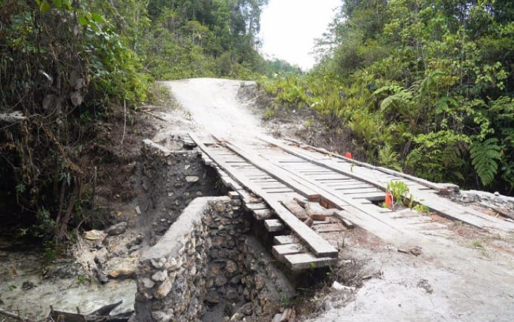 Rehab jembatan di Kampung Sesor
