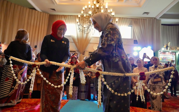 Ketua Harian Dewan Kerajinan Nasional (Dekranas) Tri Tito Karnavian membuka Pameran Instalasi Roepa Merdeka di Balai Sudirman, Jakarta, Rabu (26/8/2026)