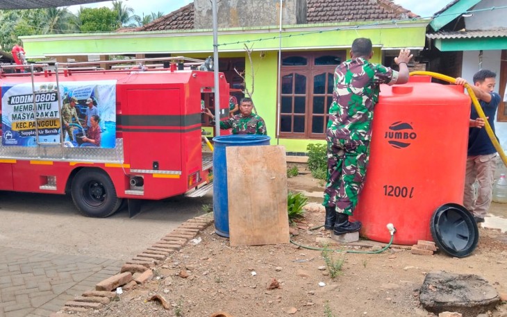 Kodim 0806/Trenggalek Kerahkan Water Tank Bantu Warga Krisis Air