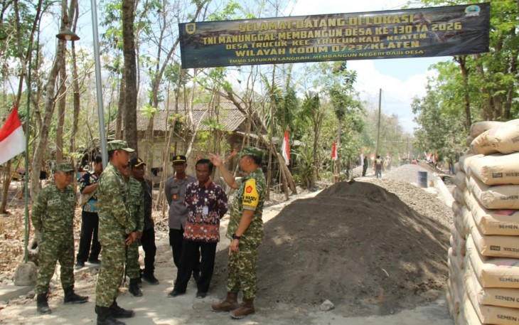 Betonisasi TMMD Reg 130 Kodim Klaten Jadi Sasaran Kunjungan Tim Wasev Mabesad