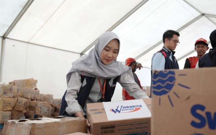 Menguatkan di Tengah Pemulihan, Waskita Beton Precast Bersama PMI Salurkan Bantuan Kemanusiaan untuk Masyarakat Terdampak di NTT