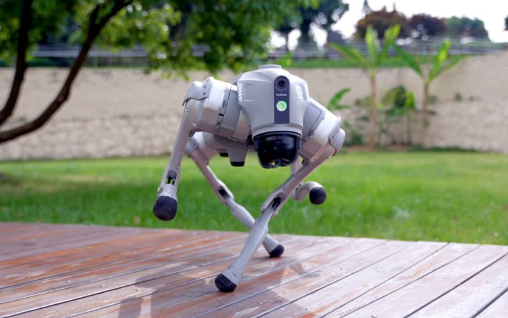 Robot Unitree Go2 untuk Edutainment dan Interaksi Publik