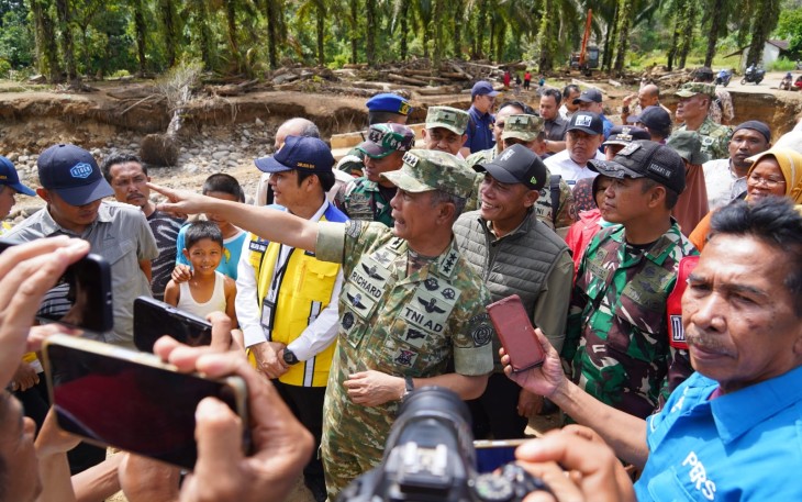 Kasum TNI Cek Pembangunan Huntara di Tapanuli Tengah