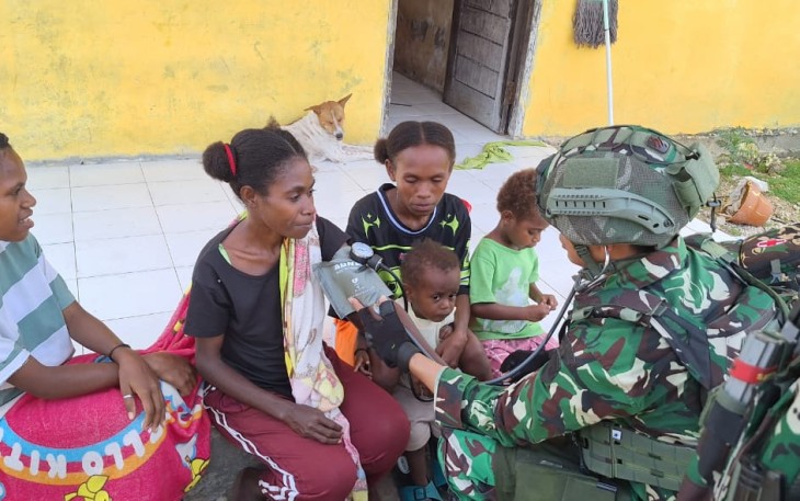 Prajurit TNI AL Hadirkan Layanan Kesehatan Gratis Bagi Masyarakat di Papua 