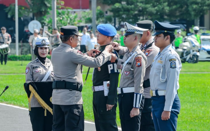 Kepolisian Daerah Jawa Timur melaksanakan Apel Gelar Pasukan Operasi Ketupat Semeru 2026 di Lapangan Apel Mapolda Jatim pada Kamis (12/3/2026)