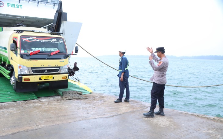 Kapolres Aceh Singkil Langsung Pimpin Pantauan Arus Mudik di Pelabuhan Singkil