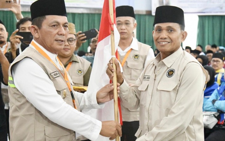 Gubernur Ansar Lepas Kloter Pertama Haji